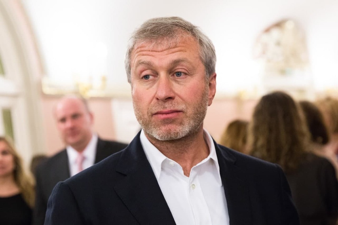 Абрамович подал в суд на издателя книги Люди Путина