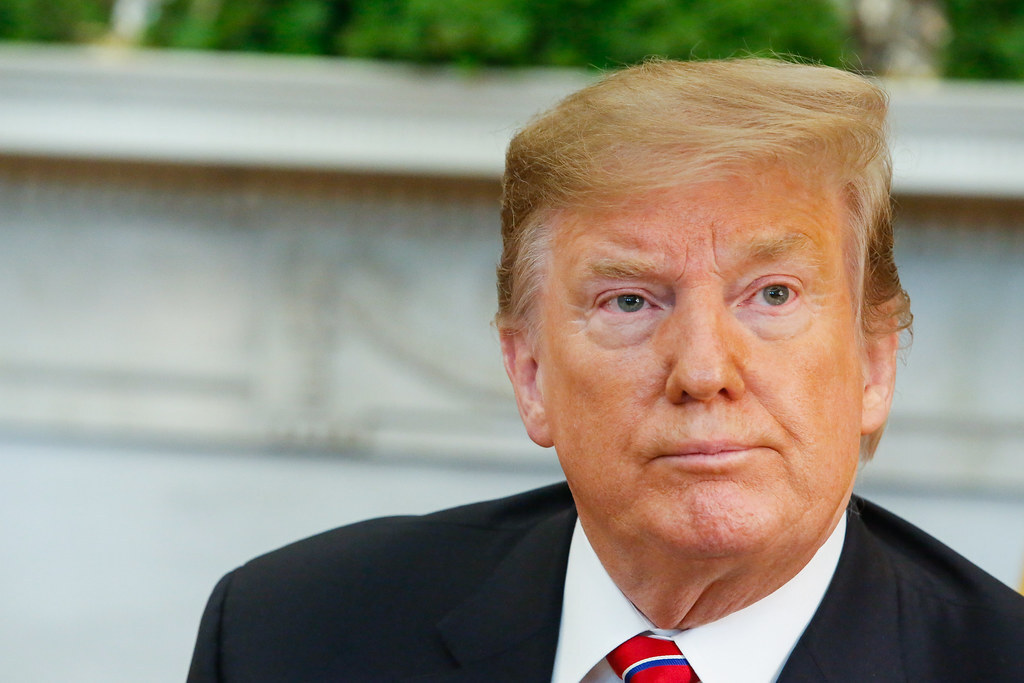 Дональд Трамп рухнул на 300 позиций в рейтинге миллиардеров. Он упустил шанс заработать на акциях
