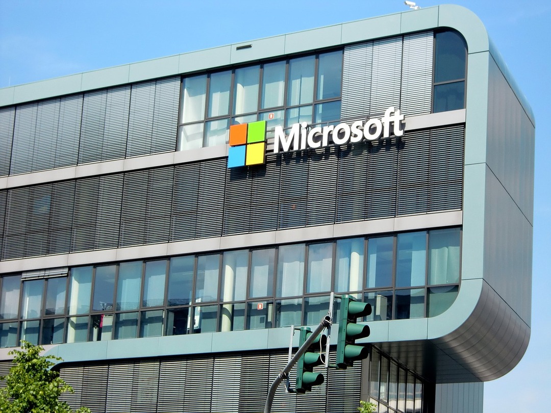 Исследователи нашли сотни уязвимостей в работе Microsoft и разбогатели на $13,6 млн