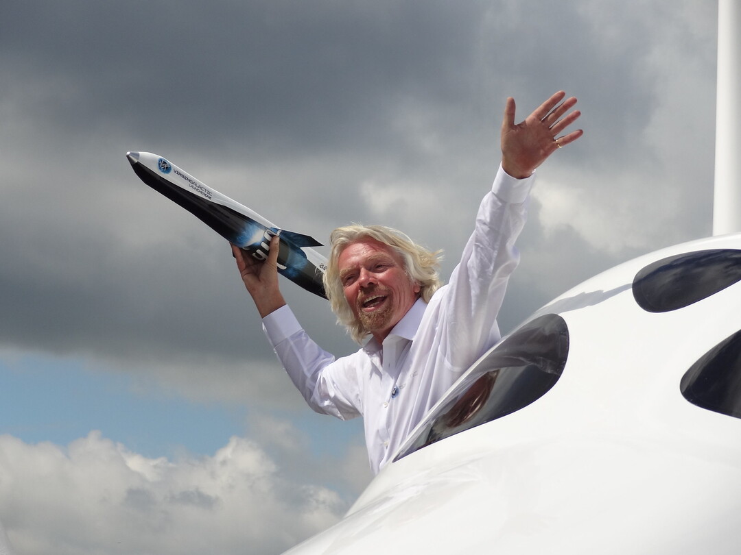 Брэнсон продал подешевевшие акции Virgin Galactic на $300 млн