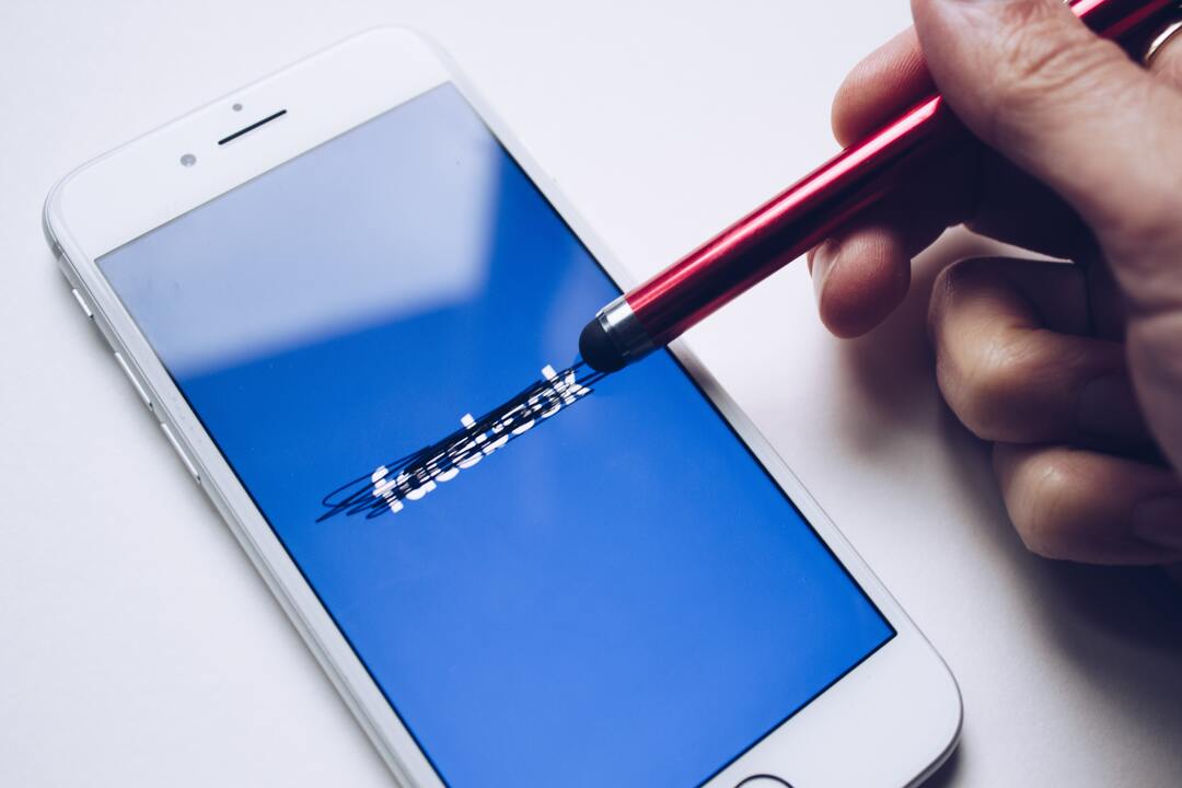 Стало известно о массовых жалобах сотрудников Facebook на политику компании