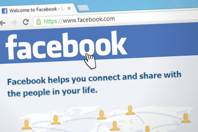 Facebook забанила пост блогера за упоминание хохломы. Это слово сочли оскорблением