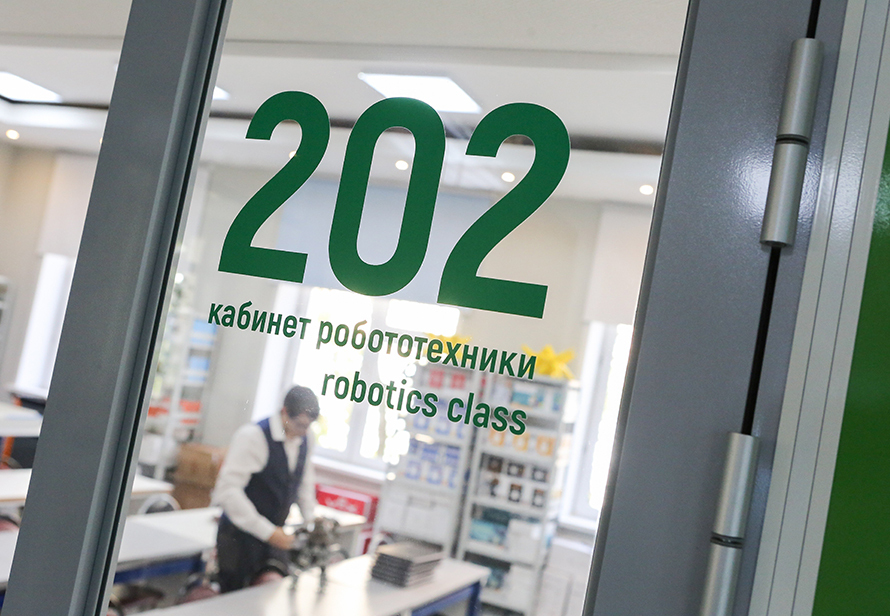 Главные IT-компании России познакомят школьников с азами искусственного интеллекта и программирования