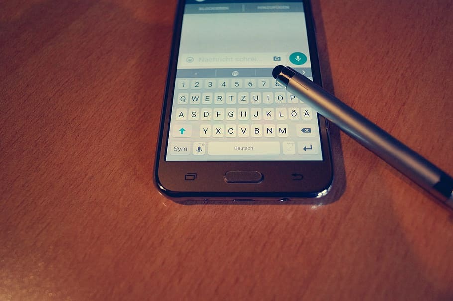 Названы любимые схемы мошенников в WhatsApp