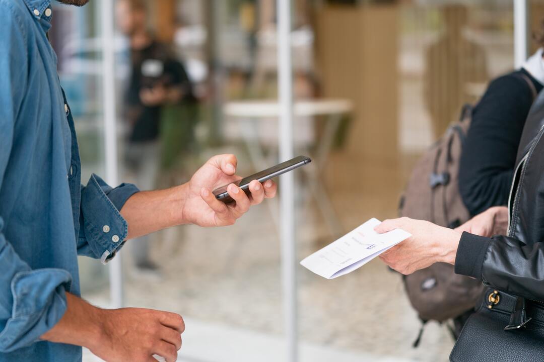 Пассажиры раскритиковали внедрение QR-кодов в транспорте. Они боятся банкротства предприятий