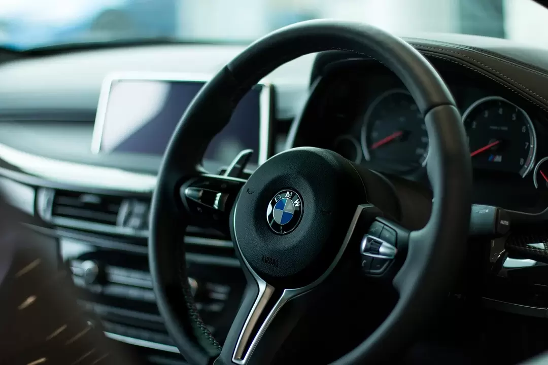 Электрокары BMW будут ездить на энергии из навоза