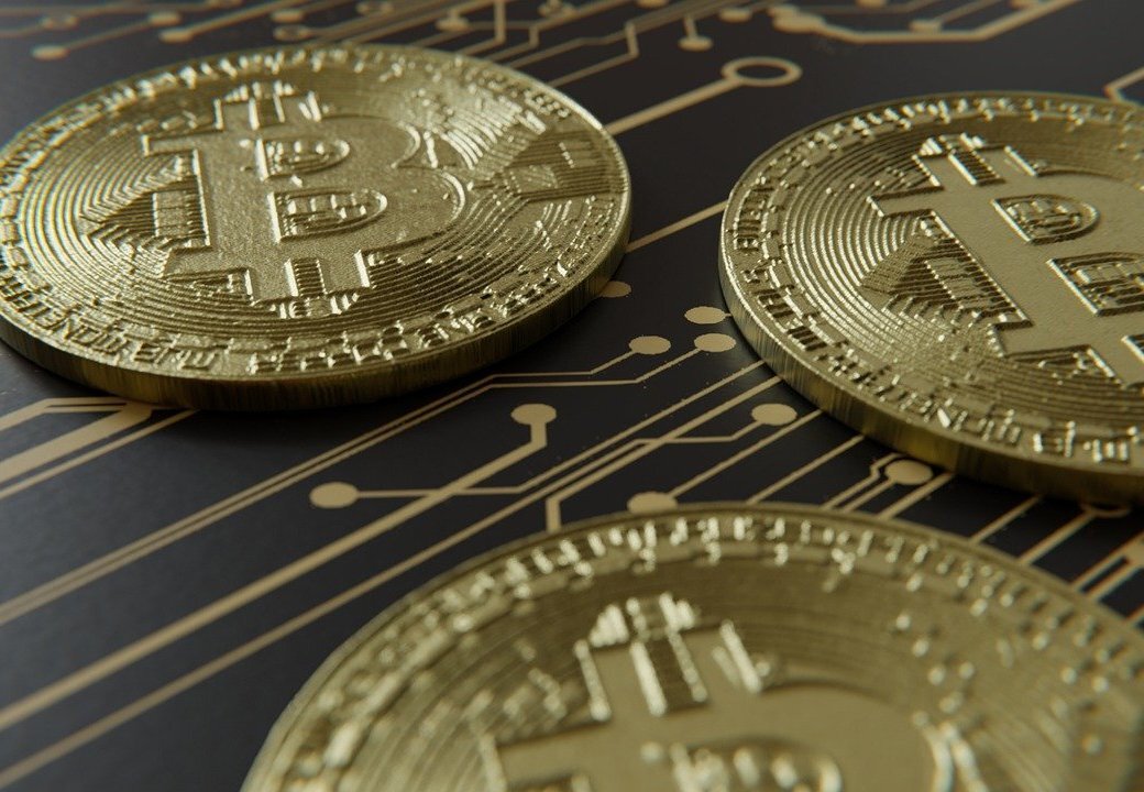 Стоимость биткоина впервые в истории достигла $69 000