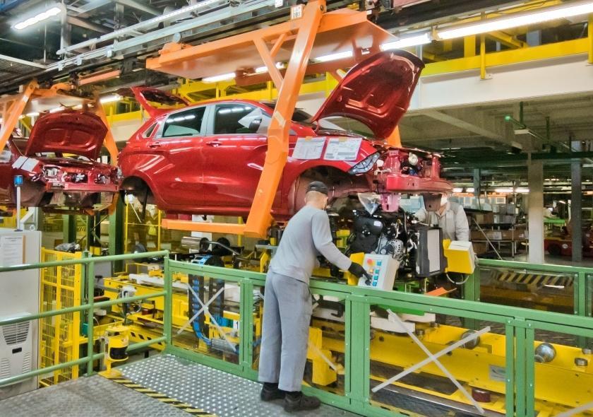 АвтоВАЗ остановил производство из-за дефицита чипов