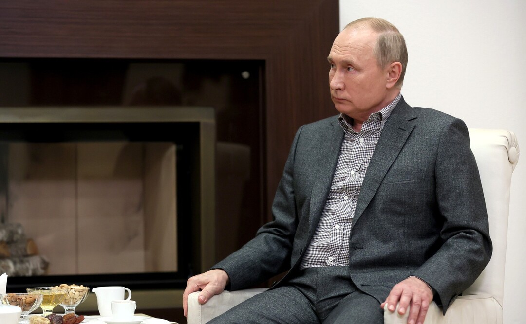 Пшикнул. Путин рассказал, что вакцинировался спреем в нос