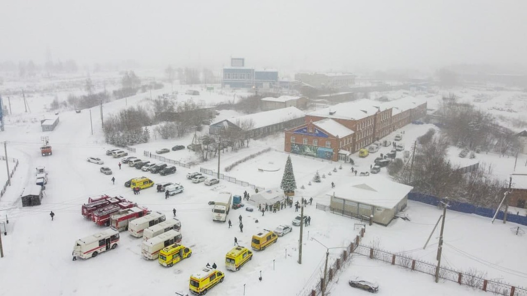 Семьям погибших и пострадавшим в аварии на шахте в Кузбассе выделили 76,8 млн рублей