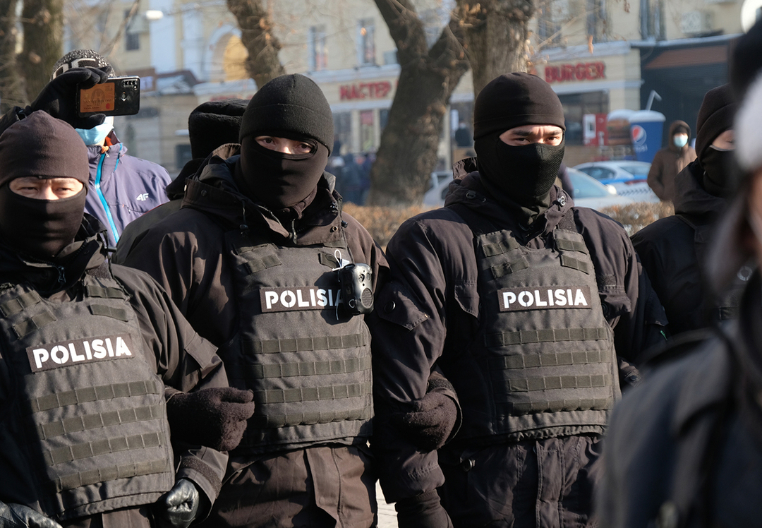 Казахстан сообщил о закрытии границы. В ФСБ это опровергли