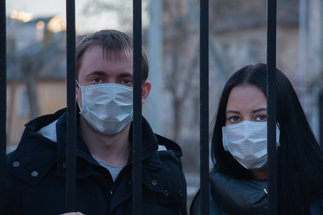 Российский губернатор предложил жителям самим лечиться от коронавируса