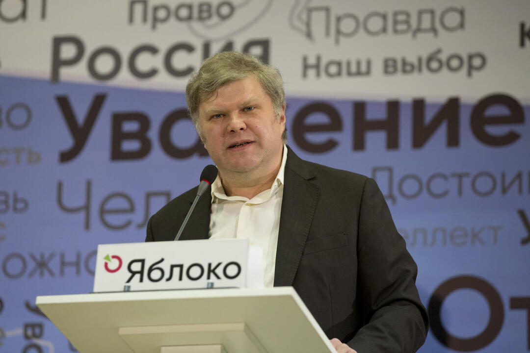 Экс-главе Яблока запретили покидать Россию. Его счета арестовали