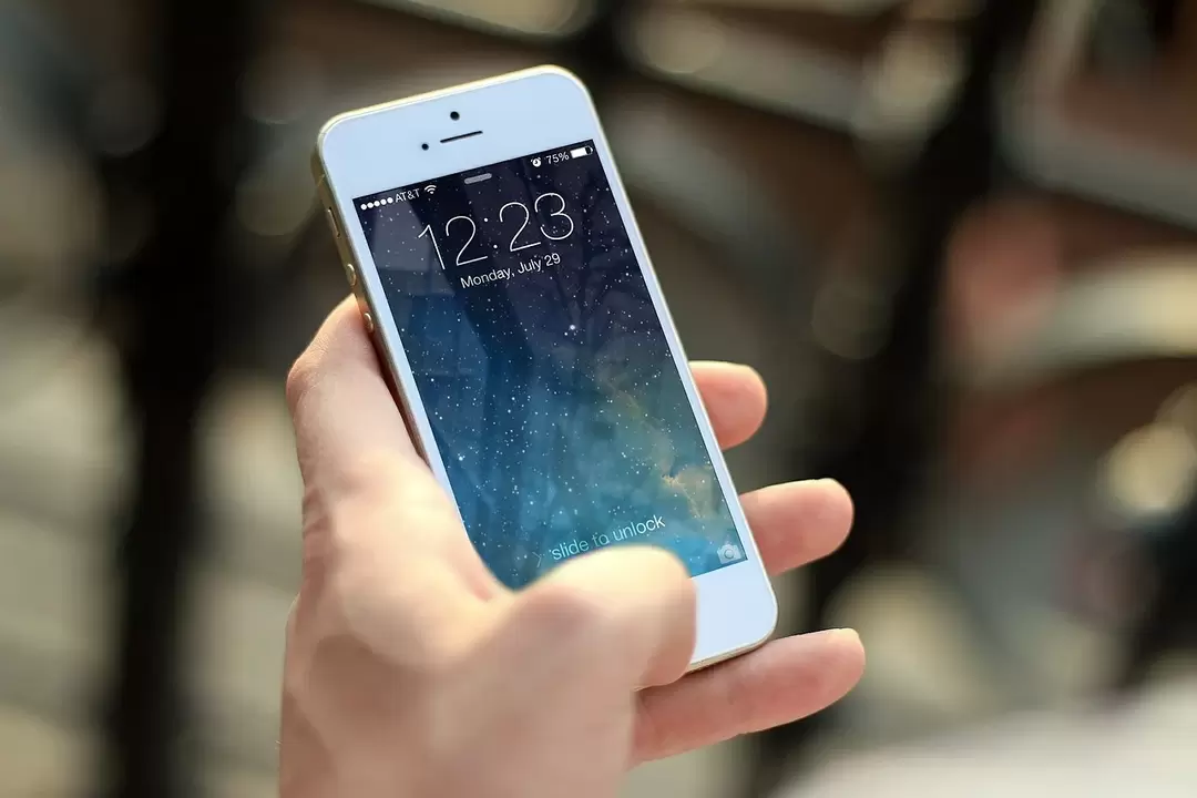Apple выпустила эмодзи с беременным мужчиной
