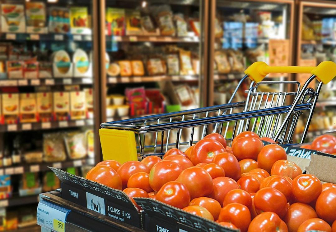 В России производители продуктов стали чаще уменьшать размер упаковки. Цена остаётся прежней
