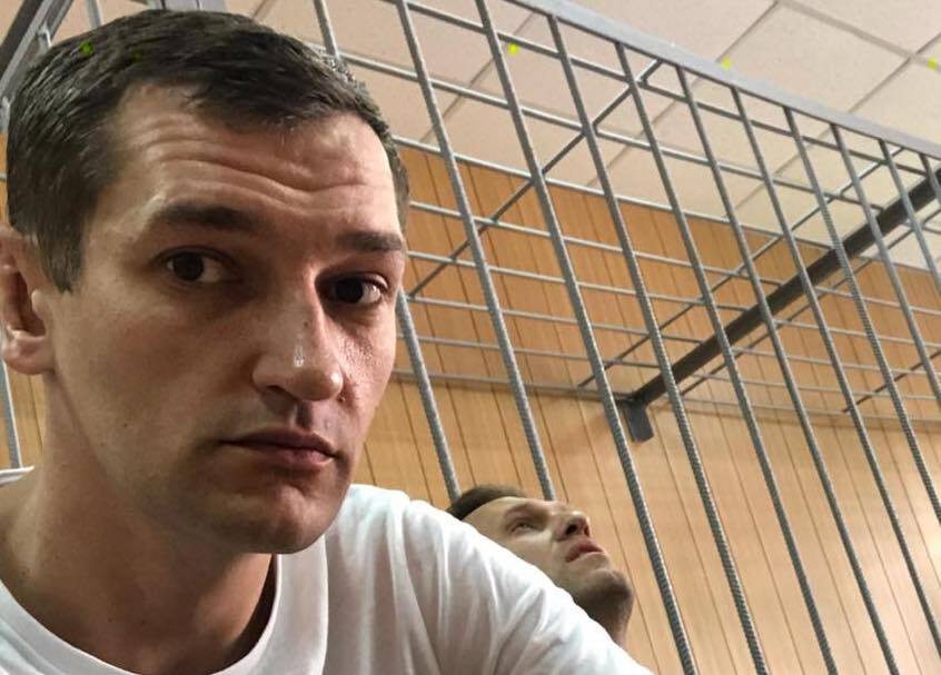 Суд заменил брату Навального условный срок на реальный