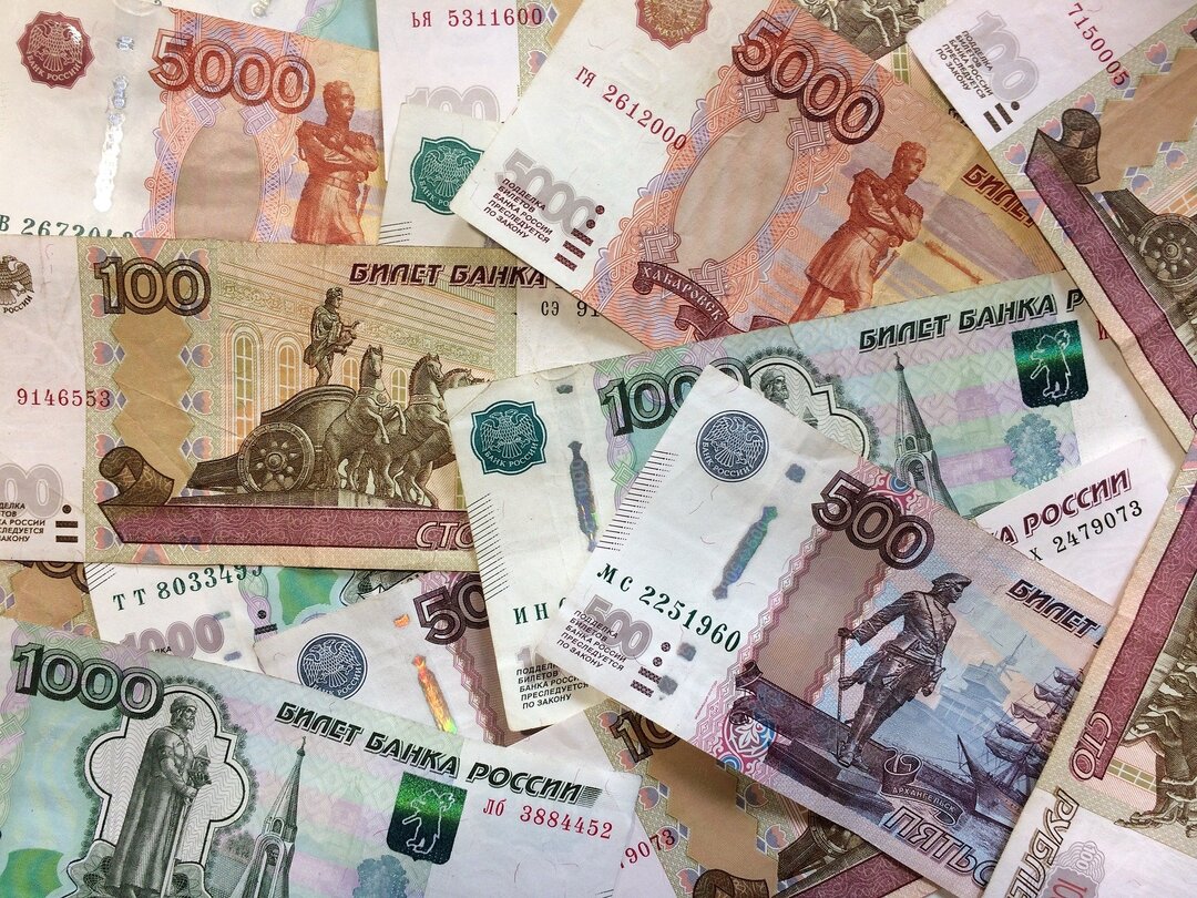 Оборот наличных в России вырос на 1,4 трлн рублей за день