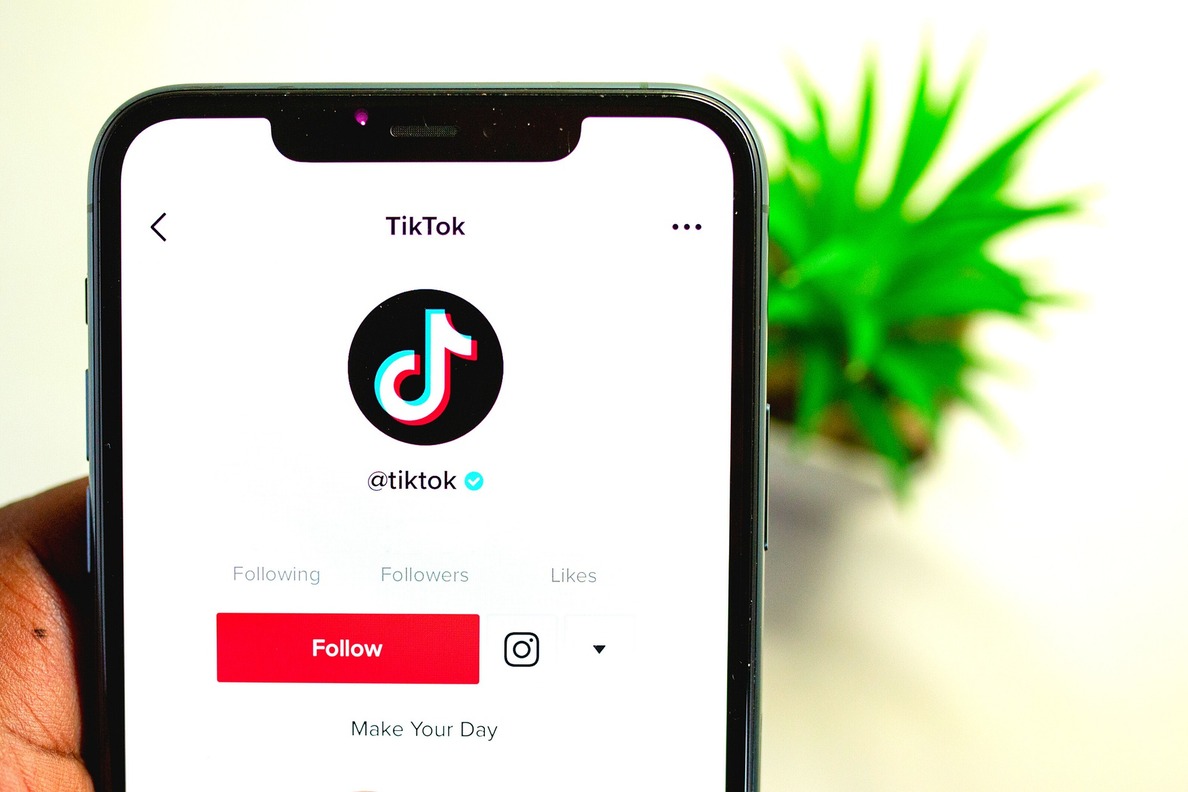 TikTok запретил россиянам выкладывать видео — Секрет фирмы