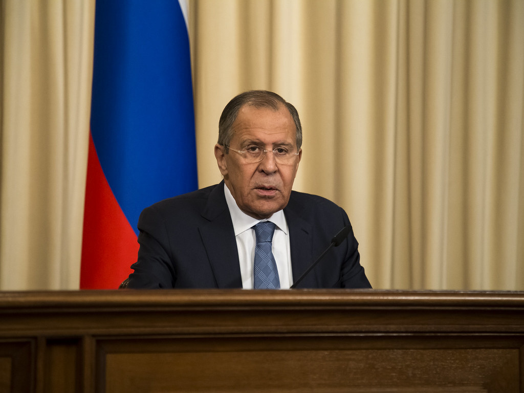 Лавров пригрозил атаковать поставки оружия на Украину