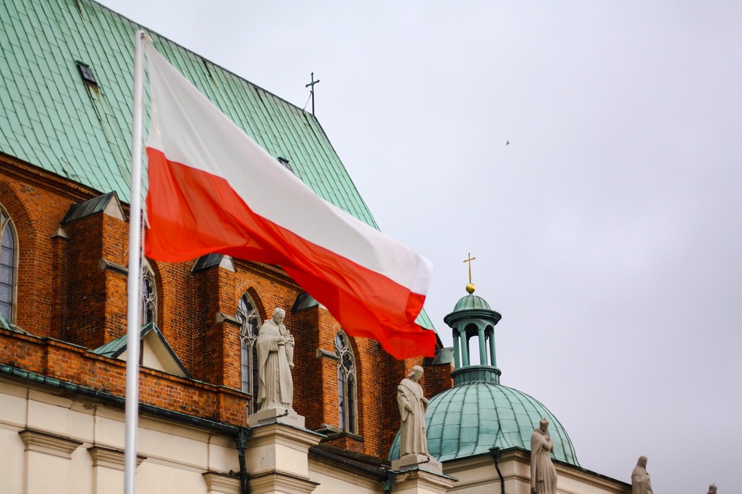 Польша заморозила миллионы долларов на счетах России