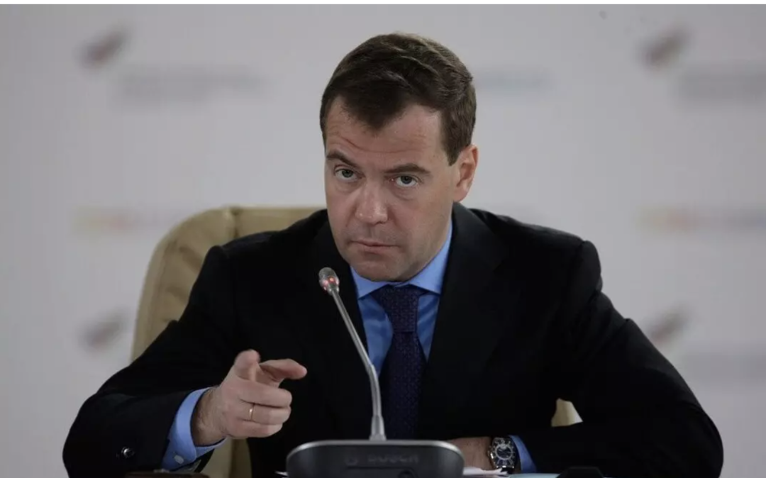Медведев увидел в действиях Запада методы инквизиции