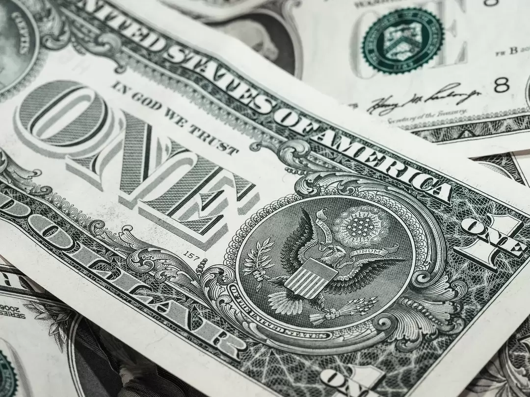 Россияне сняли валюту почти на $10 млрд