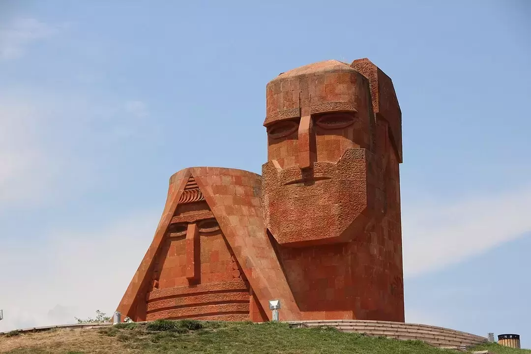 Армянские банки стали пристальнее присматриваться к россиянам из-за санкций