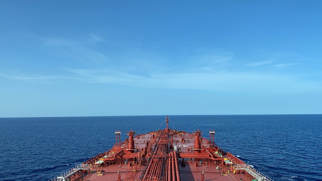Отгрузки российской нефти по морю сократились на 25%