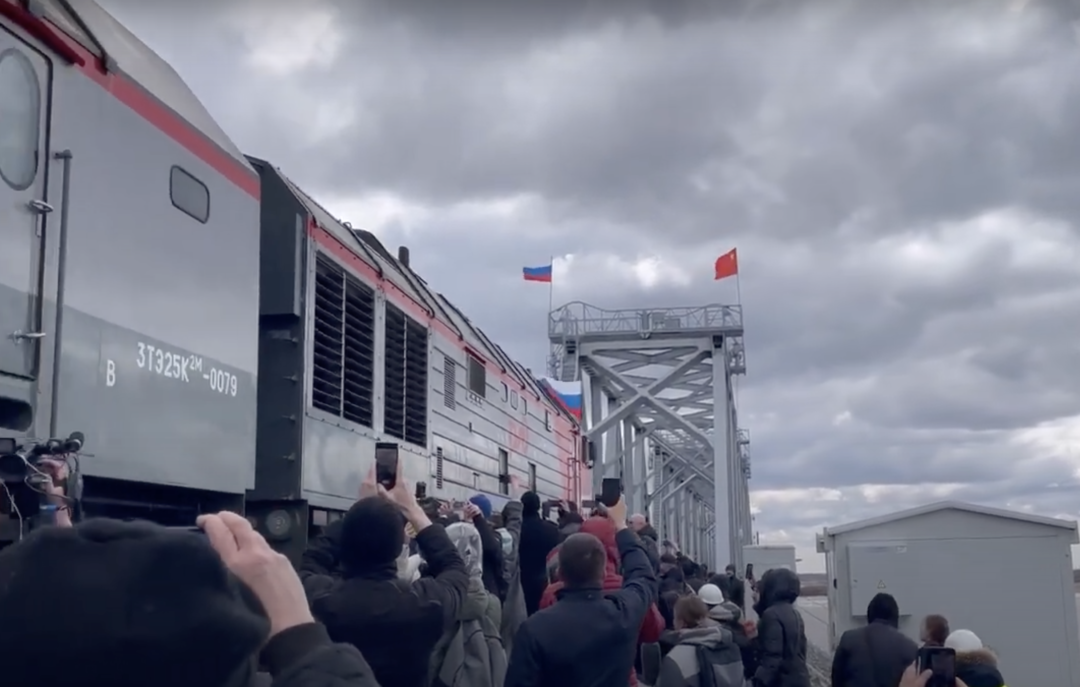 Россия достроила мост в Китай