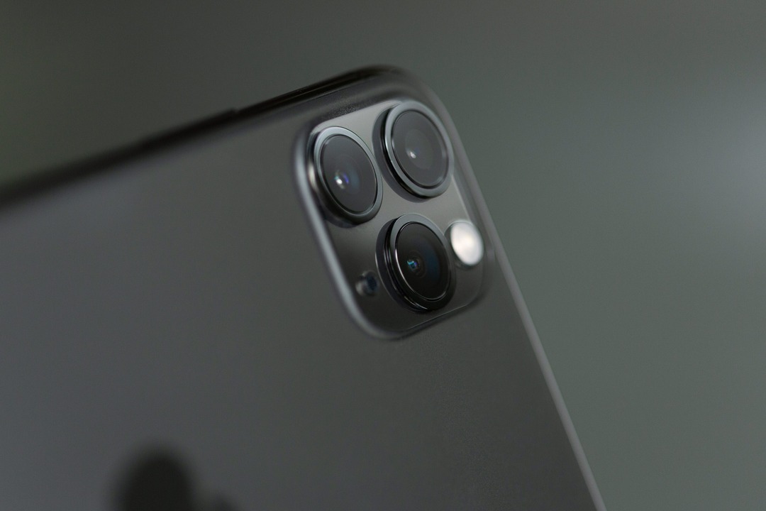 Apple предсказали падение продаж. Акции упали почти на 5%