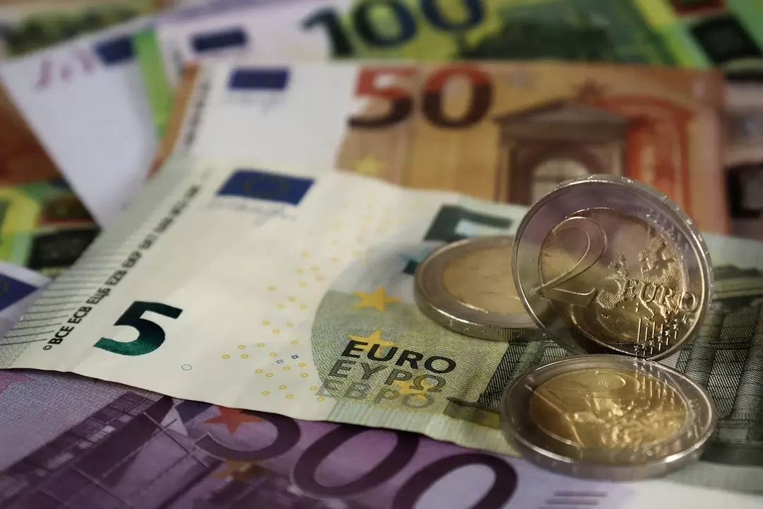 Курс евро опустился до минимума с января 2020 года