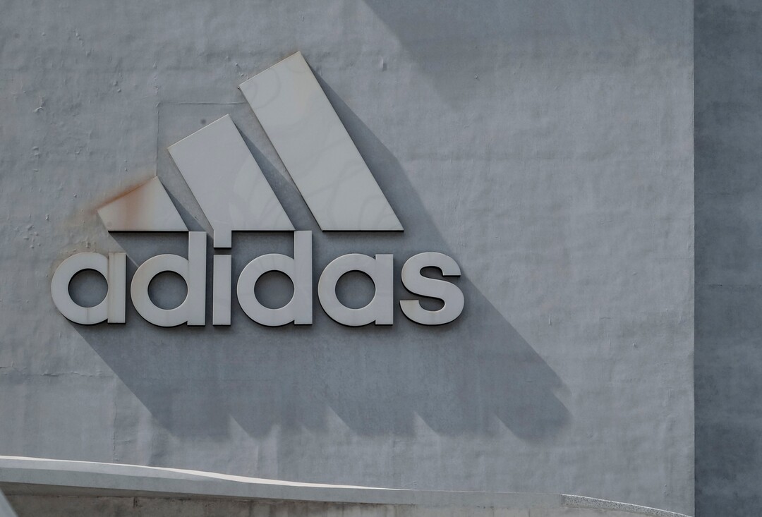 Adidas и H&M захотели исключить из списка системообразующих компаний