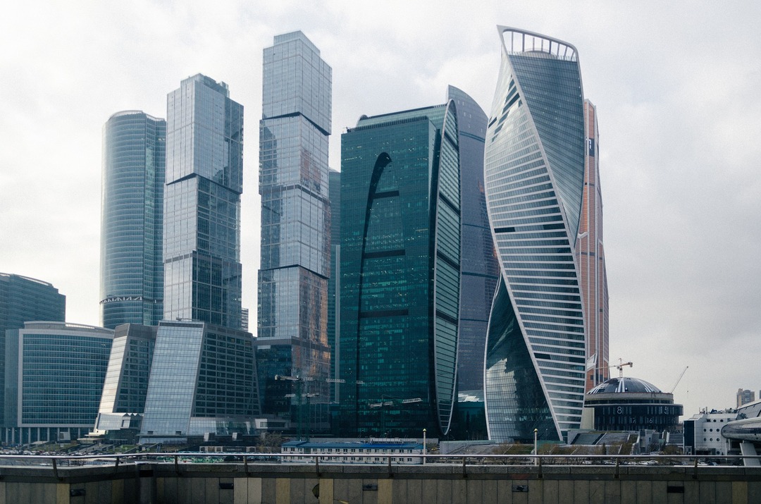 Названы три сценария влияния санкций на экономику России