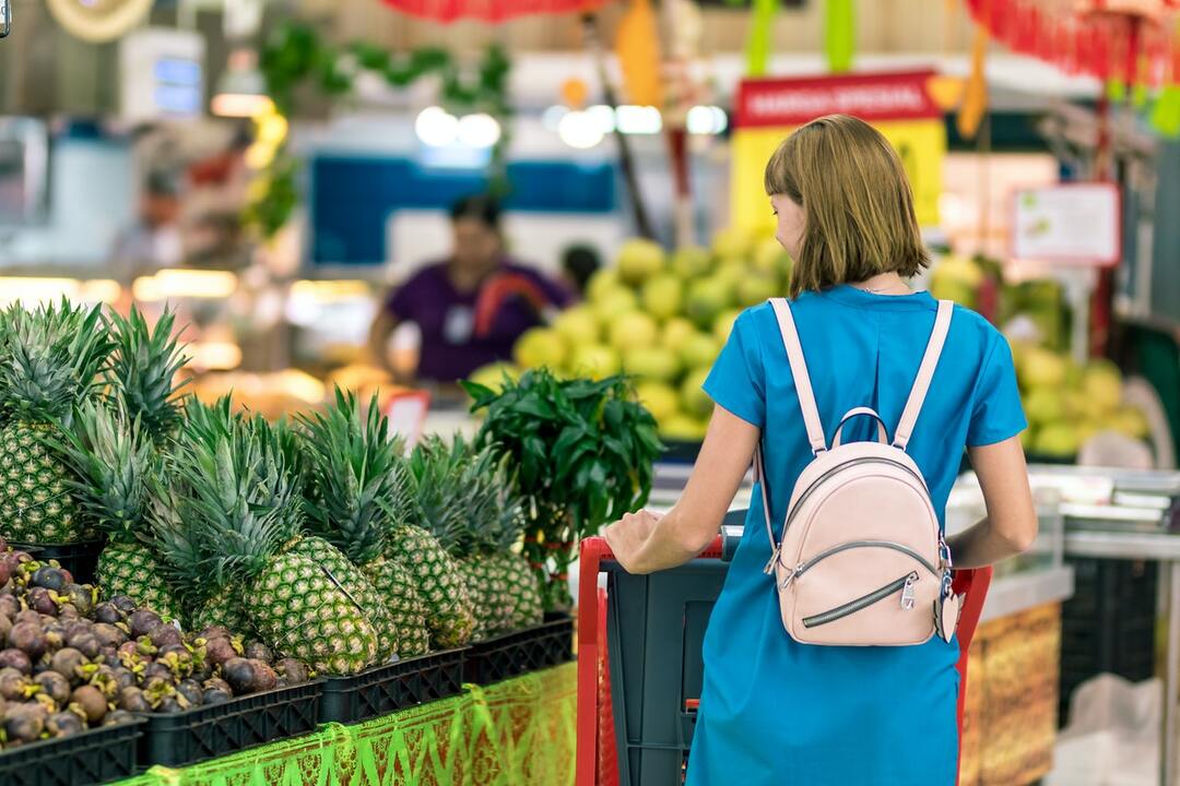Россиянам рассказали о связи курса доллара с ценами в магазинах