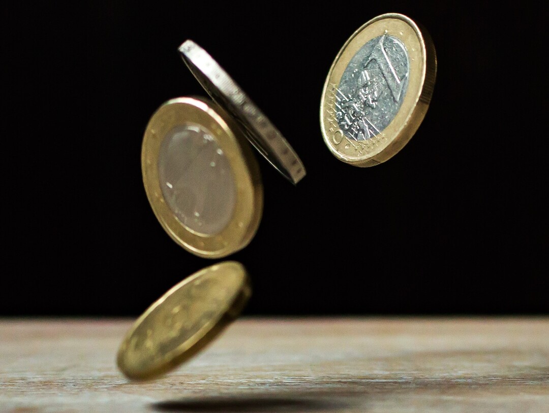 Курс евро превысил 71 рубль впервые с 11 мая