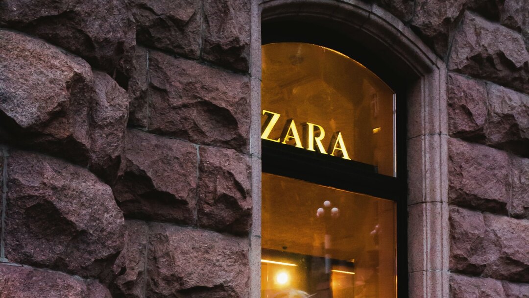 Владелец Zara отправил часть сотрудников в России в простой