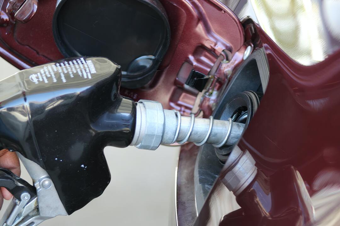 Цена на бензин в Великобритании достигла небывалых высот