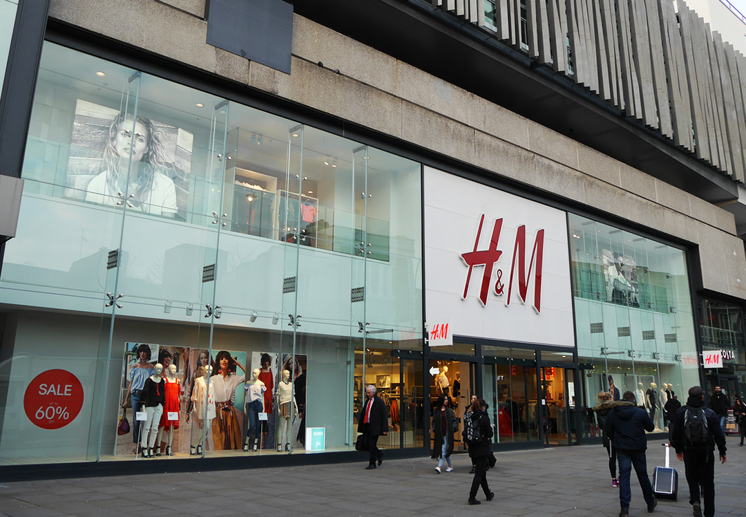 На H&M подали в суд за дискриминацию россиян