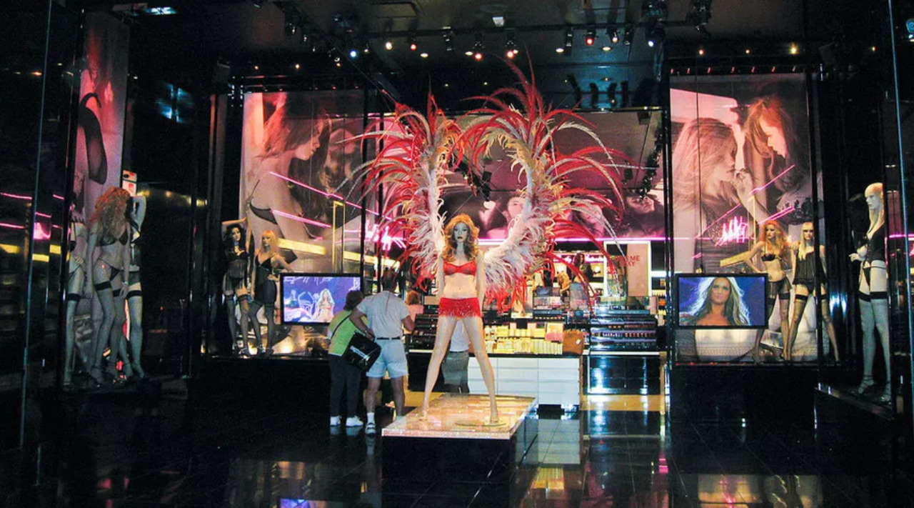 Victorias Secret устроила подпольную распродажу в Москве