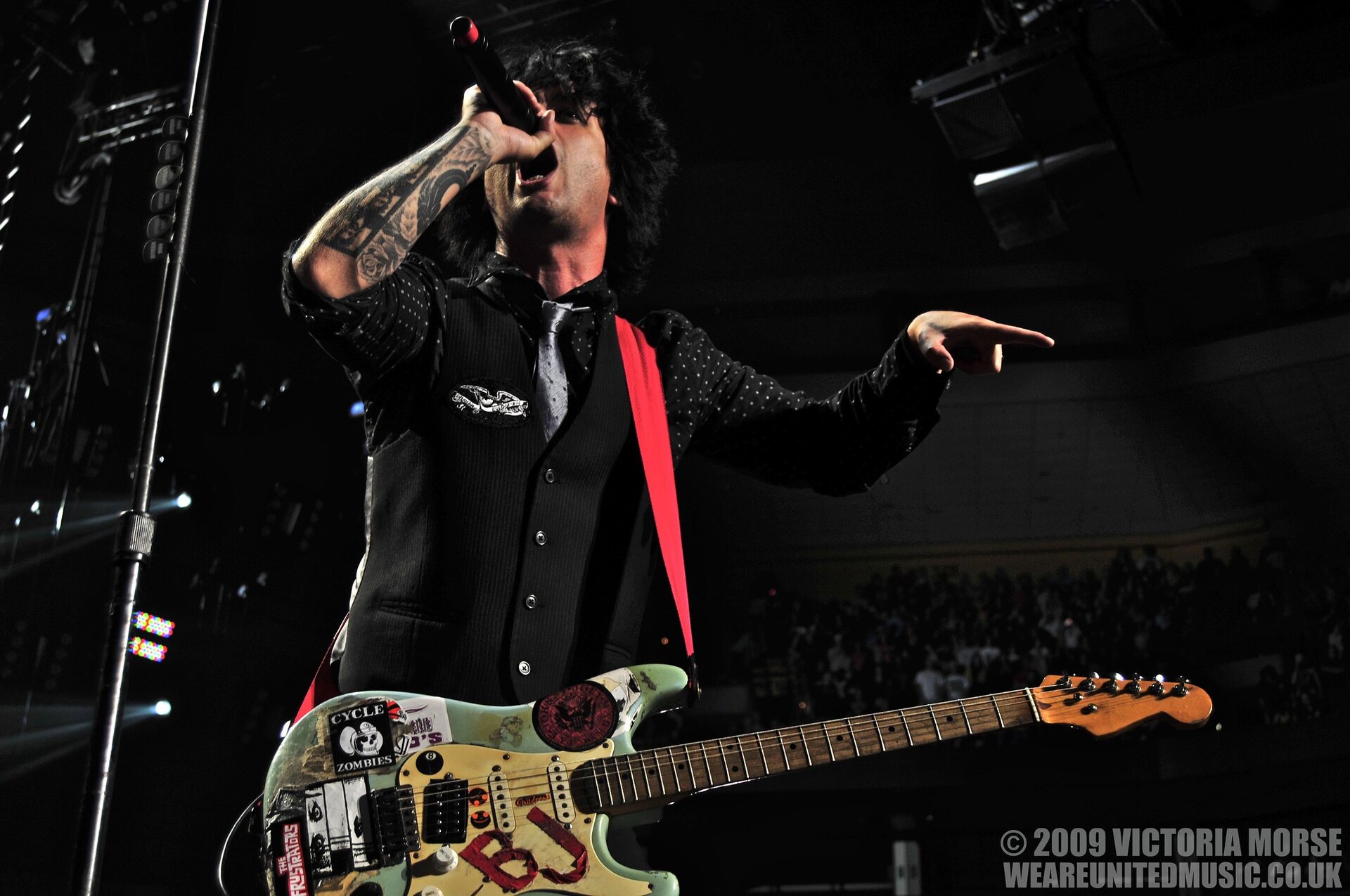 Лидер Green Day решил отказаться от гражданства США из-за отмены права на аборт