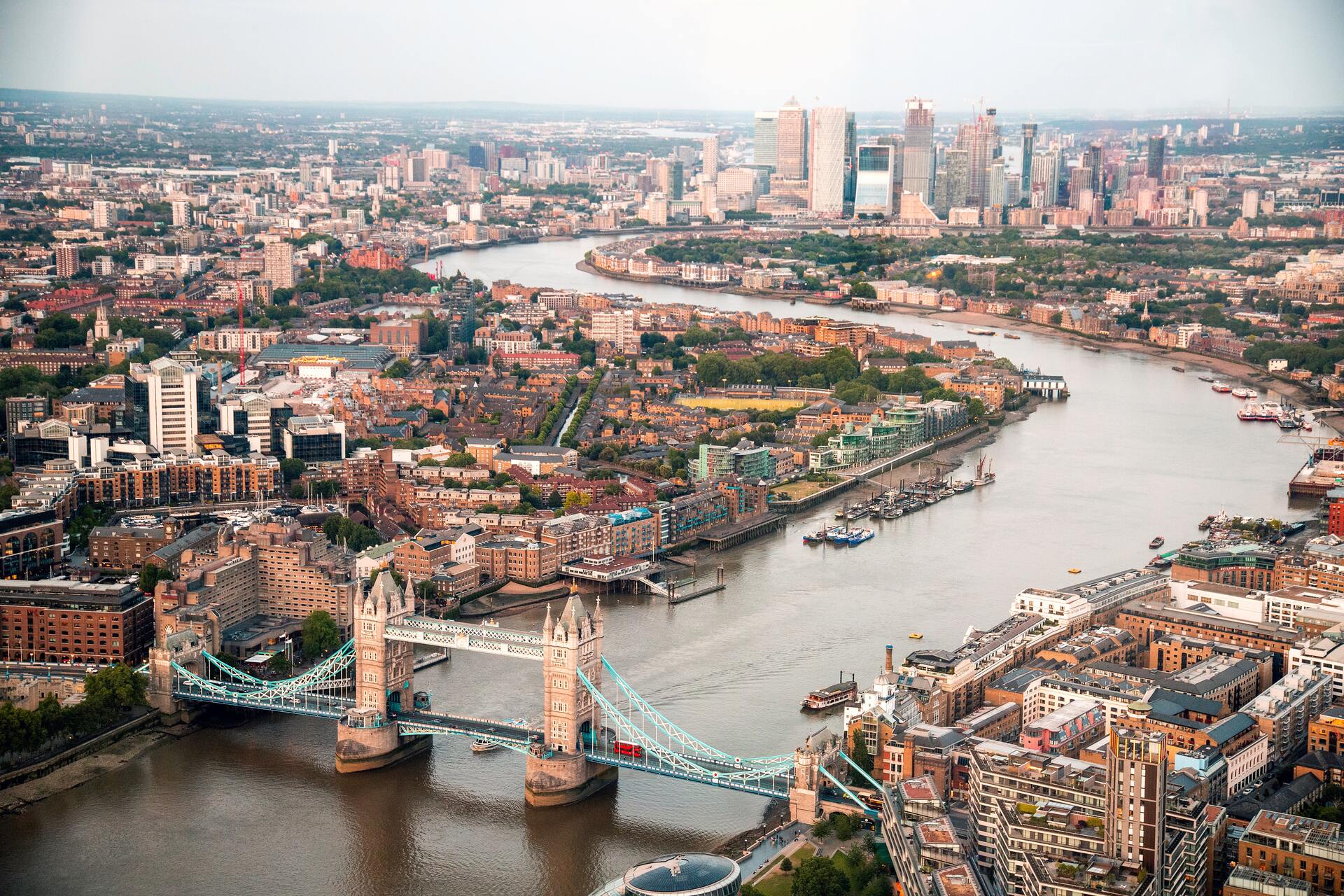 В Лондоне остров из туалетной бумаги изменил русло реки