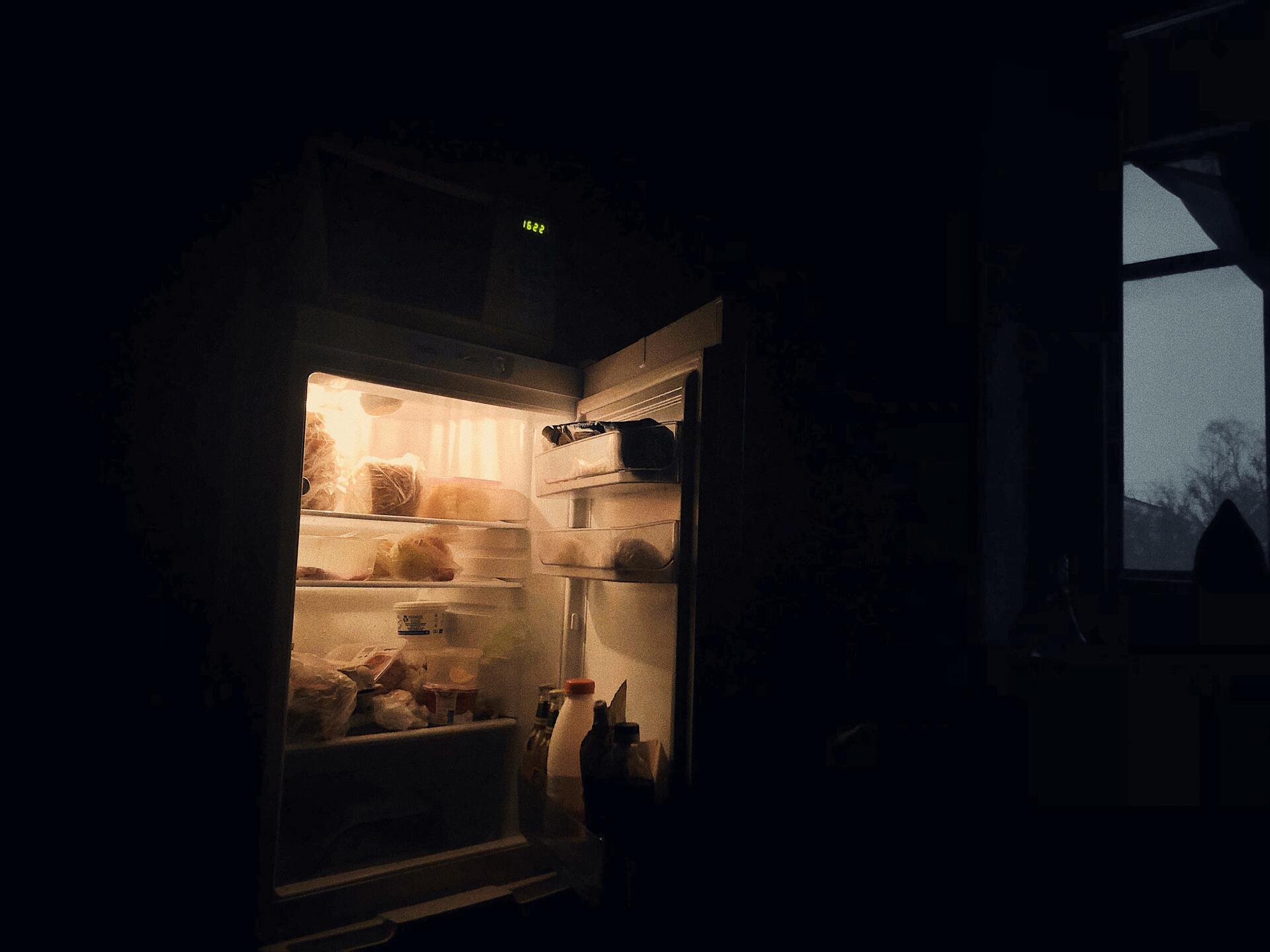 Европейцев призвали выбрасывать старые холодильники из-за Путина