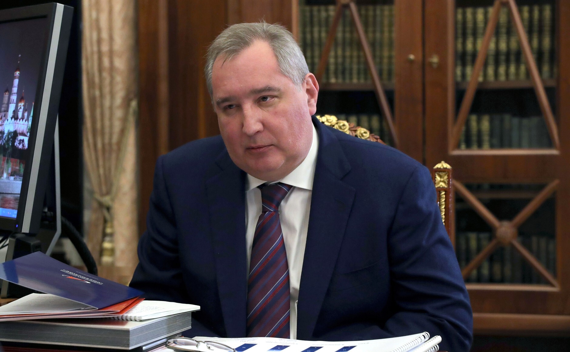 Путин уволил Рогозина с должности гендиректора Роскосмоса