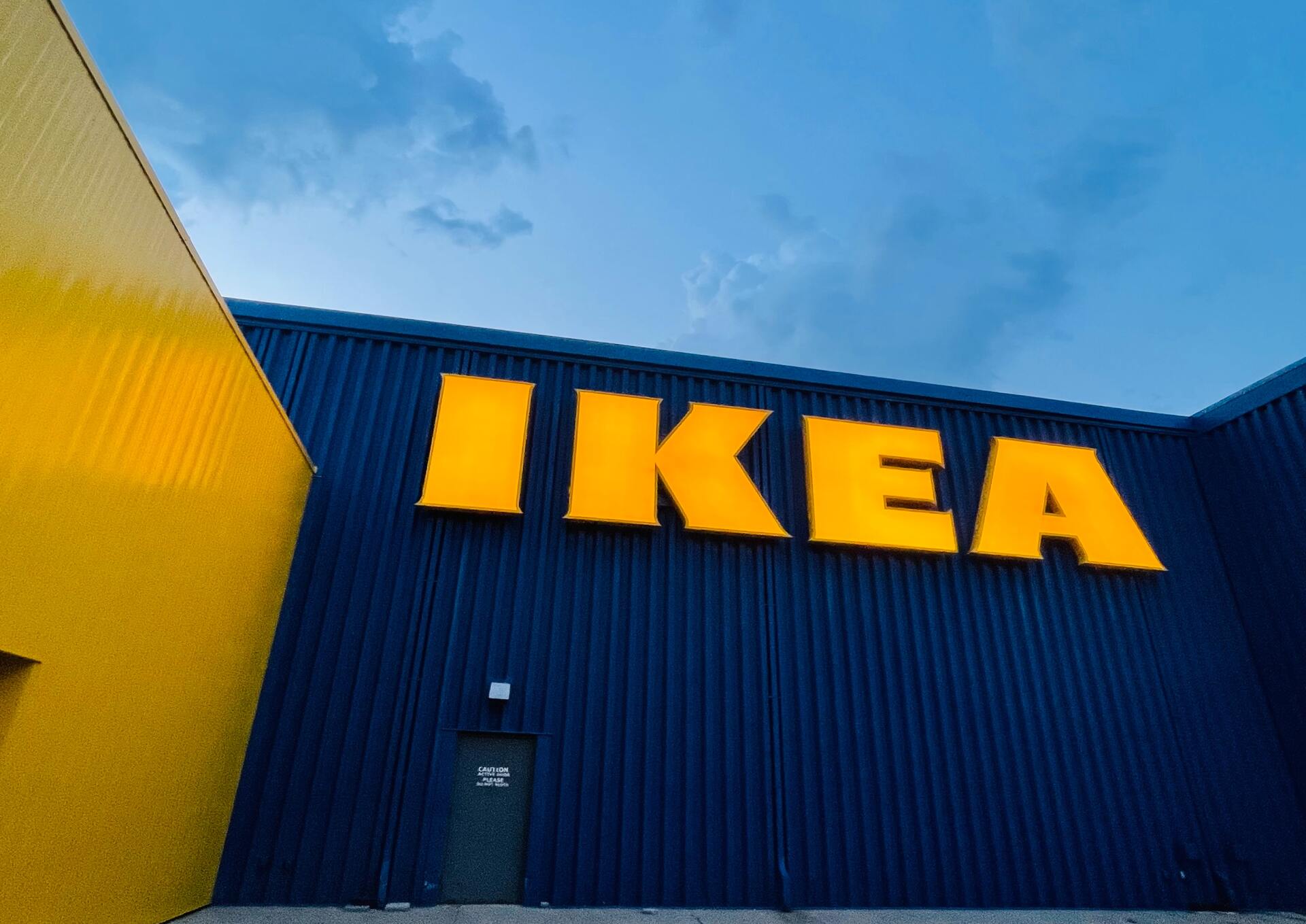 Роструд решил защитить российских сотрудников IKEA