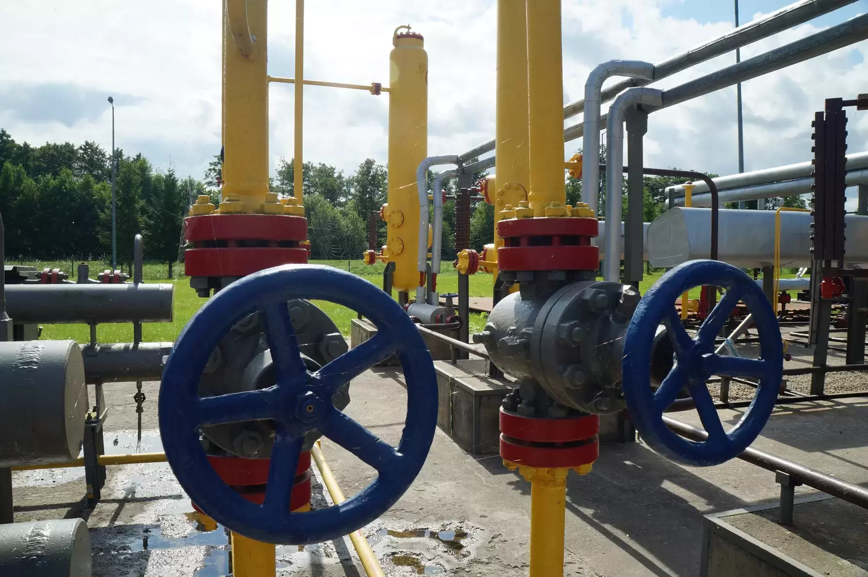 Газпром объявил о двукратном снижении поставок по Северному потоку