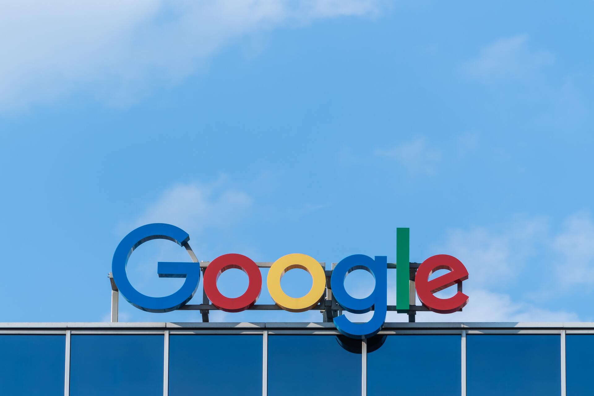 Google снова оштрафовали в России на миллиарды