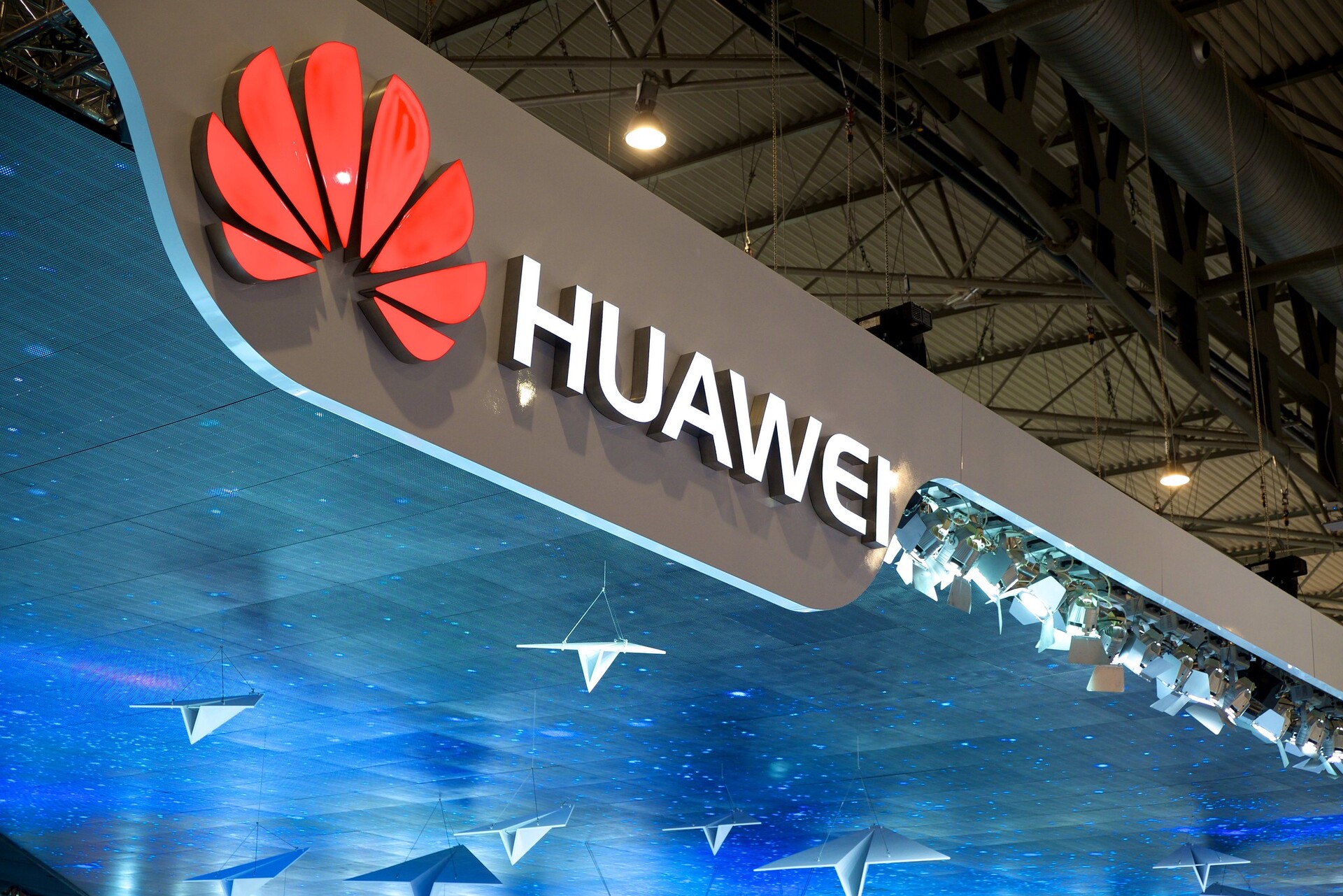 Huawei закрыла интернет-магазин в России