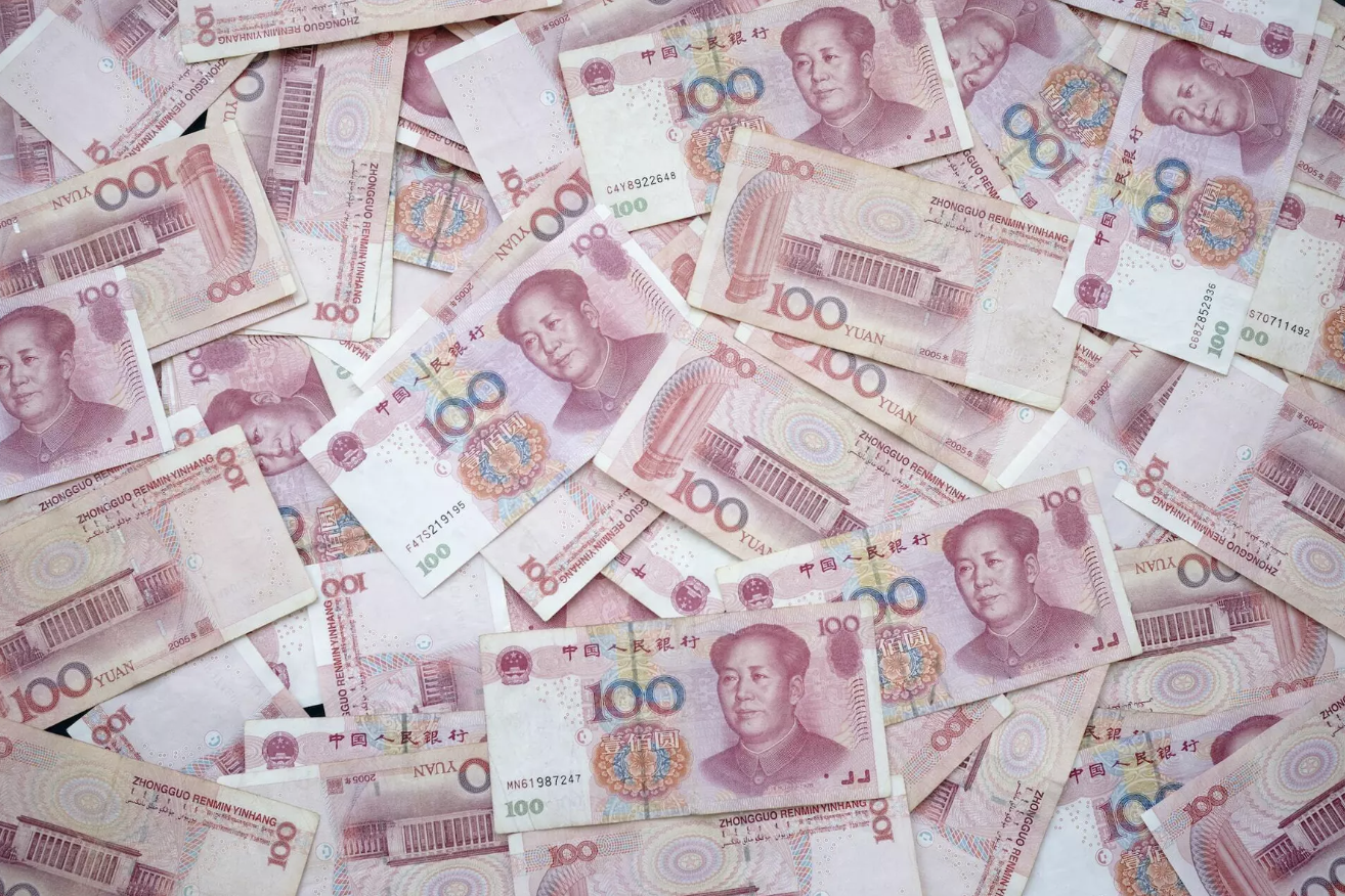 Юань впервые превысил доллар по объёмам торгов на Мосбирже