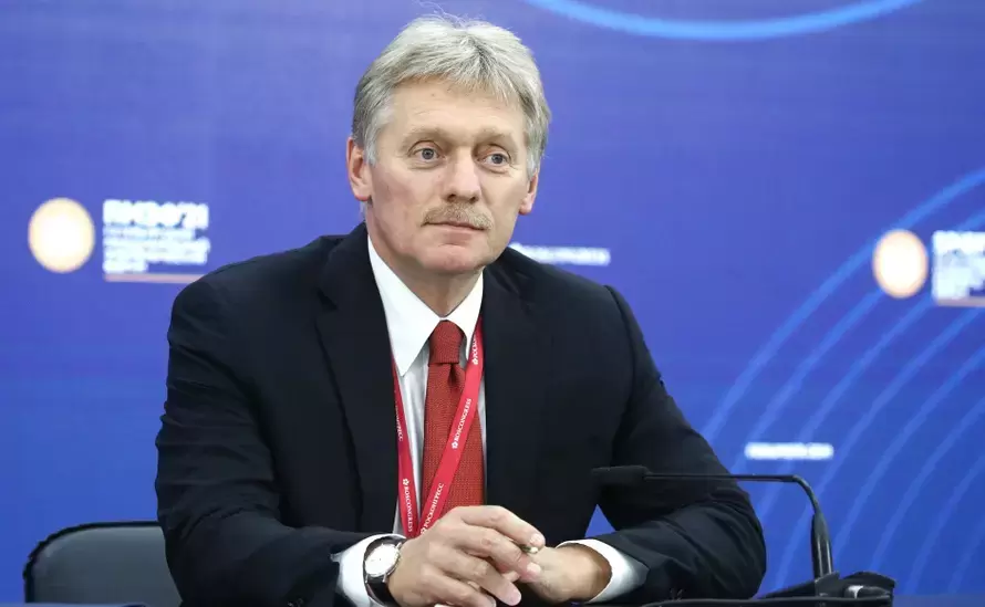 Песков назвал похожей на утку статью об отъезде из России 700 тысяч человек