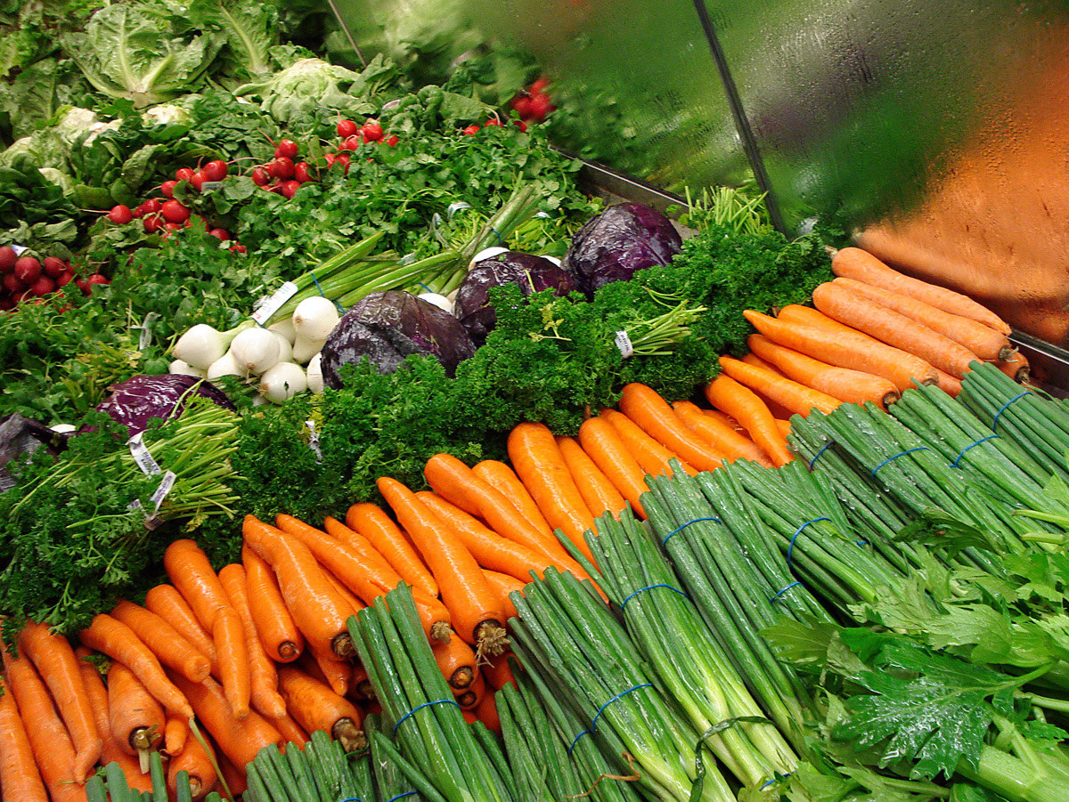 Farmer vegetables. Овощи и зелень. Овощи на грядке. Свежие овощи. Сельское хозяйство овощи.